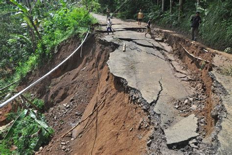 Bencana Alam Tanah Longsor Di Indonesia