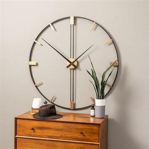 Black And Golden Metal Round Wall Clock For Home Interior Decoration