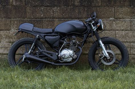Significantly broad and comfortable seat of yamaha ybr 125g ensures good backbone support on long journeys. Rat Bike Spain - Yamaha YBR 125 - BRICO-RATA