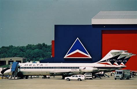 Delta Air Lines Dc9 32 N1270l With Two Sisterships Outside The Carrier