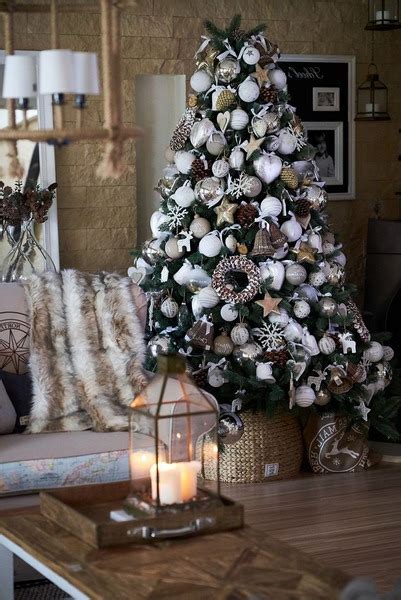 How To Decorate Your 2022 Christmas Tree Is Decor Trends