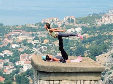 25 Acroyoga Couples Who Prove Nothing Is Sexier Than Being Fit Together