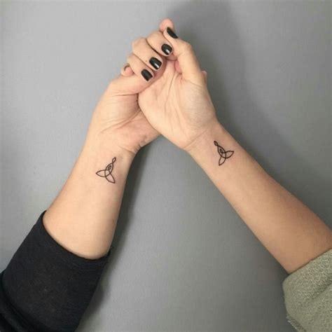 Tatuaggi Piccoli Particolari Tattoo Sister Con Un Disegno Di Colore
