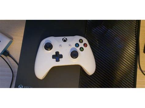 Xbox One 2 Controllers And 4 Games
