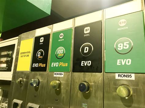 E10 ist ein ottokraftstoff, der einen anteil zwischen 5 und 10 % bioethanol enthält. Jön az E10 - új benzin érkezik a hazai töltőállomásokra is ...