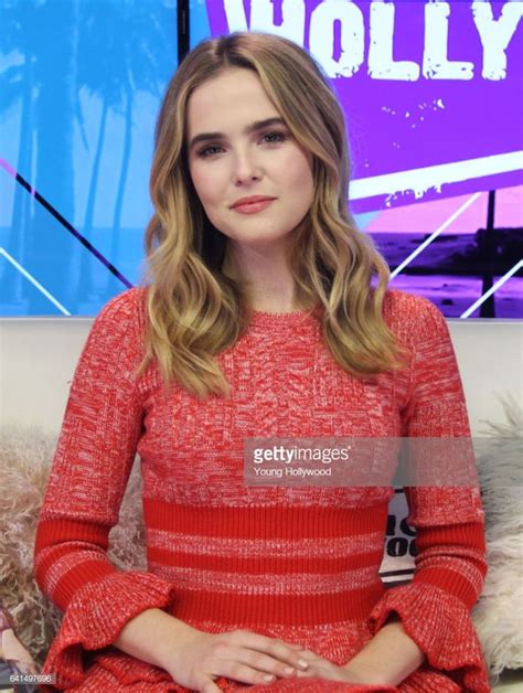 Zoey Deutch Visits Young Hollywood Studio Photos And Premium High Res