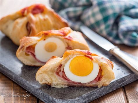 Un salva cena semplice e forse una delle prime ricette che si imparano nella. Fagottini al parmigiano con uovo sodo, formaggio e salame ...
