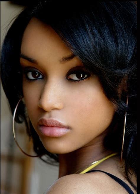 美しい 黒人 女性 の 顔