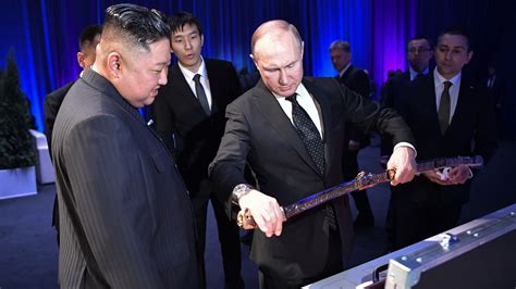 Putin Y Kim Jong Un Consolidan Su Relaci N Rtve