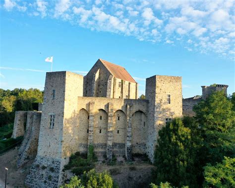 Chateau De La Madeleine Sites Et Monuments Historiques à Chevreuse