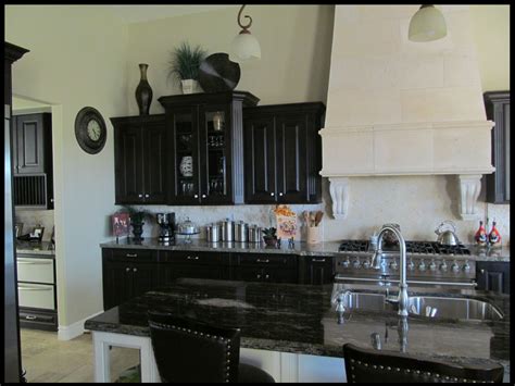 Customized cabinet installation allows you to take control of the design options you want for a specific area of your home, including style, color, material, and placement. Elegant Kitchen Cabinets Design | Kitchenaz.com | Kitchen ...