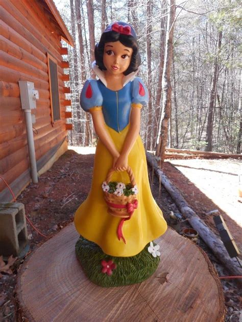 Disney Snow White And The Seven Dwarfs Snow White Resin Garden Statue New