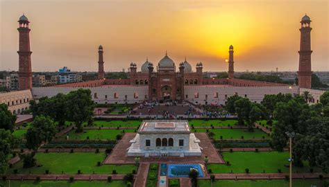 Top 10 Monuments From Pakistan You Must See