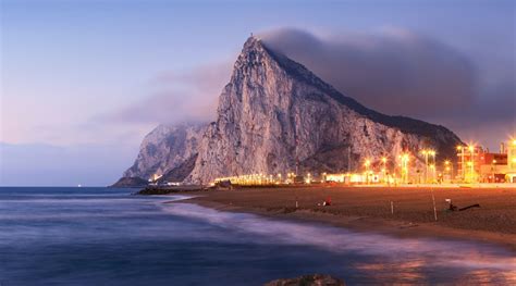 Gibraltar rota toda comunicación por tierra con españa después de la ocupación. Gibraltar - BNESIM
