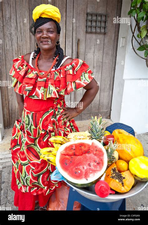 Mujer Negra Africana Fotos Und Bildmaterial In Hoher Auflösung Alamy