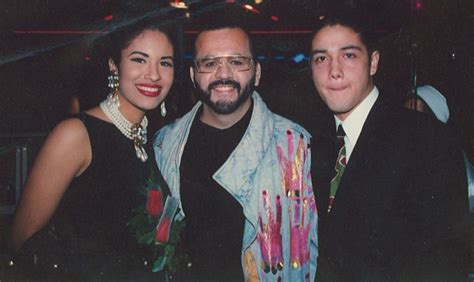 Perez chris selena husband quintanilla netflix reacts whas11 quintanillas gawley etonline wusa9 cbs8 entertainment 9news. Selena y Chris ♥ - Selena Quintanilla-Pérez Photo ...