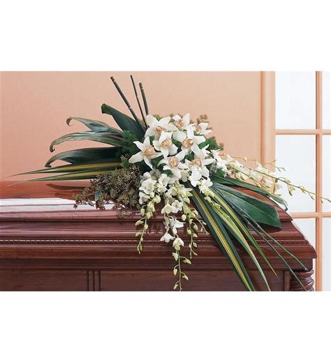 Costco caskets may be a bit more expensive than some of the products you can buy from costco's online competitors, but you need to read the fine print to compare the here are the types of caskets costco currently offers on its website. coffin top spray - Google Search | Funeral flowers ...