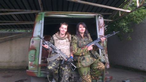 ウクライナの闘う女性兵士たち、プーチン風刺 ままくんカフェ 楽天ブログ