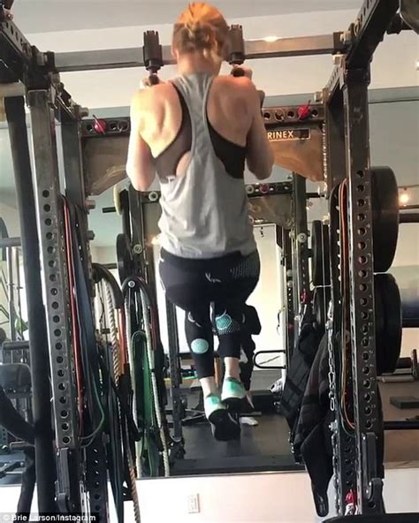 Brie Larson Shows Off Arm Muscles While Training For Captain Marvel Daily Mail Online