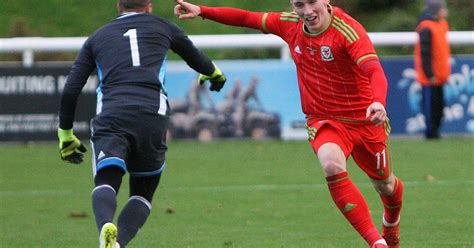 This is his non rare gold card. Liverpool FC recall Wales U21 winger Harry Wilson from loan spell - Daily Post