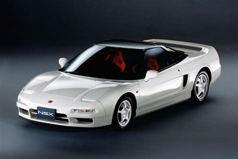 The honda / acura nsx was introduced in 1990 and began production in 1991 at a time when the japanese constructor was dominating the world of formula 1 motor racing. Honda NSX (1990-2005) | Auto55.be | Retro