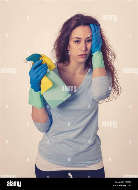 House Cleaner Women Fotos Und Bildmaterial In Hoher Auflösung Alamy
