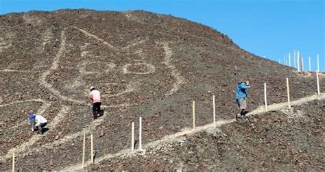 These were based upon rock art describing a war party of five canoes crossing lake superior that encountered animals resembling giant turtles, snakes, and moose. Archaeologists Unearth Cat Drawing At Peru's Famous Nazca ...