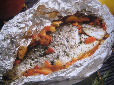 L'orata al cartoccio è un secondo piatto saporito e leggero che ha il pregio di esaltare il delicato gusto di questo pesce dalle carni bianche e morbide. Ricetta orata al cartoccio: ingredienti, preparazione e ...