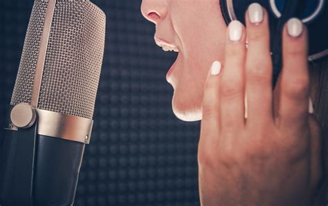 How to Improve Vocal Pitch While Singing