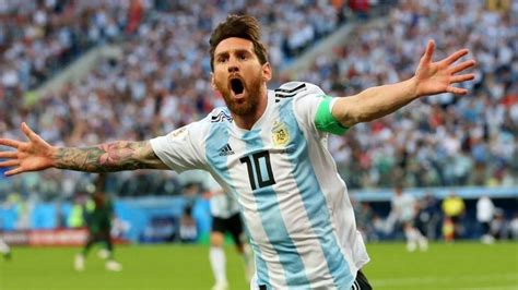 Todos muy lejos, claro, de la reciente marca de cristiano ronaldo de 111 goles, que lo convirtió en el mayor artillero de la historia de las selecciones nacionales. Los 697 goles de Leo Messi en 856 partidos | MARCA Claro ...