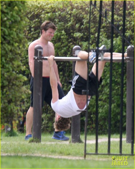 Chris Martin Shirtless London Workout Photo 2859824 Chris Martin