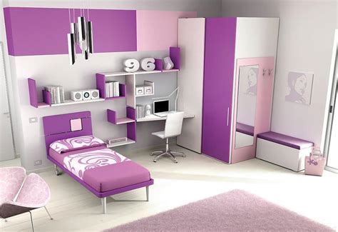 Questa cameretta cameretta con cabina armadio angolare è con letti a terra. Cameretta moderna, con cabina armadio modulare | IDFdesign