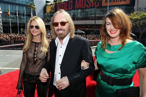 Tom Pettys Widow Daughters Settle Dispute Over Singers Estate
