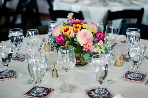 Desert rose wedding chapel ei tegutse valdkondades pulmapoed, kirikud, isiklikud teenused. Bright and romantic Tucson Arizona fiesta inspired desert wedding reception cente… | Flower ...