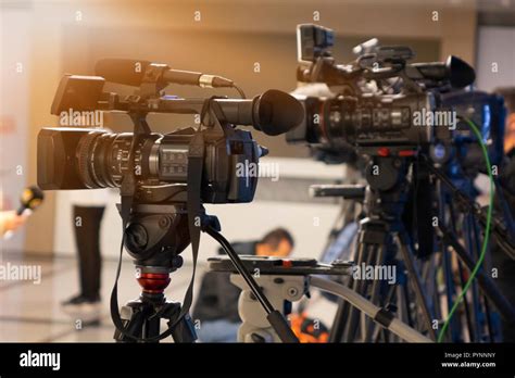 News Reporter Camera Hi Res Stock Photography And Images Alamy