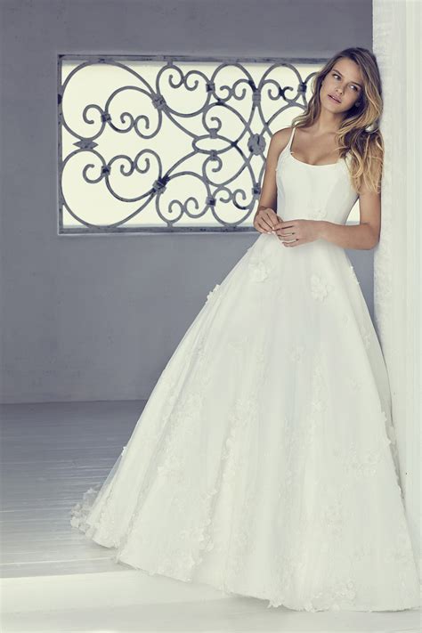 Best wedding guest dresses to suit all kind of women party wear dress designs collection. Bridal Collection 2018 | by designer Suzanne Neville