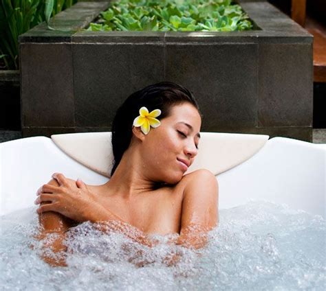Feel The Sensation Of The Most Popular And Traditional Balinese Massage Spa Spa Packages Beauty
