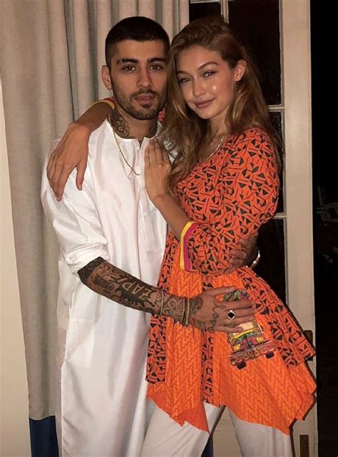 The singer recognizes her from her picture, and asks her out. Gigi Hadid embarazada junto a Zayn Malik comparte ADORABLE ...