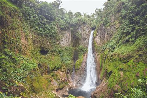 Come explore with two map makers, travel advisors, photographers and story costa rica guide. REISJUNK / Catarata del Toro Waterval: De hoogste waterval ...