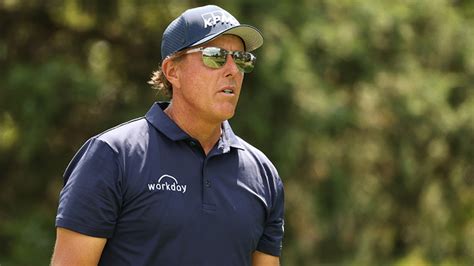 Phil mickelson wearing sunglasses hes roasted juicy report. 50-up Phil Mickelson takes Travelers Championship lead in ...