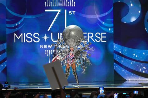 Miss Usa Wore A 30 Pound Woman On The Moon Inspired Costume That Spanned Over 30 Inches In