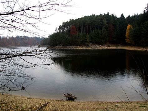 Der obere und gleichzeitig größte der drei kampstauseen besticht mit seiner landschaftlich einzigartigen schönheit und bietet viele beliebte freizeitaktivitäten. Stausee Ottenstein Archive - ZWalk - Wanderungen rund um ...