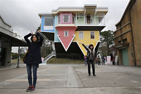 Upside down house kuching is the first of its kind in sarawak. Upside down house - Taiwan's upside down house - Pictures ...