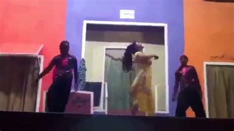 Nida Chaudhry Mujra Dance With Group Friends Song Video Dailymotion