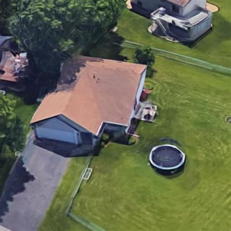 Derek chauvin posted a $1m (£774,000) bond and was released on wednesday morning, court records show. Derek Chauvin's House in Oakdale, MN - Virtual Globetrotting