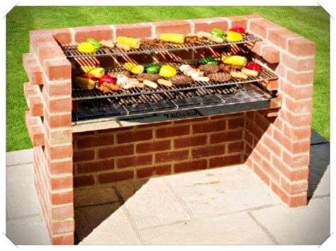 Los asadores de ladrillos para exteriores son perfectos para cocinar alimentos deliciosos, como filetes, pollo y mariscos, mientras al mismo tiempo coloca un ladrillo a la e sobre la primera capa de ladrillos& comen ando en un extremo del asador. Parrillas de ladrillo hechas en casa - Construye de manera ...