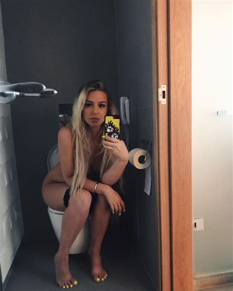 Celebrity Toilet Selfies Photos