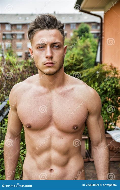 Shirtless Muscular Man Stock Photography 26798156