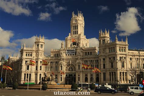 Spanyolország egységállam, az autonómia különböző fokával jellemezhető 17 autonóm közösség és 2 autonóm. Egy élhető világváros - Madrid, Spanyolország - Messzi ...