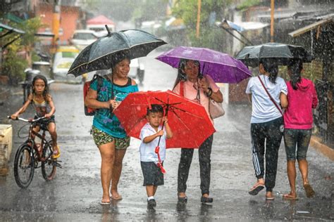 Inquirer News Clouds Light Rain Greet 2019 In Metro Manila Luzon